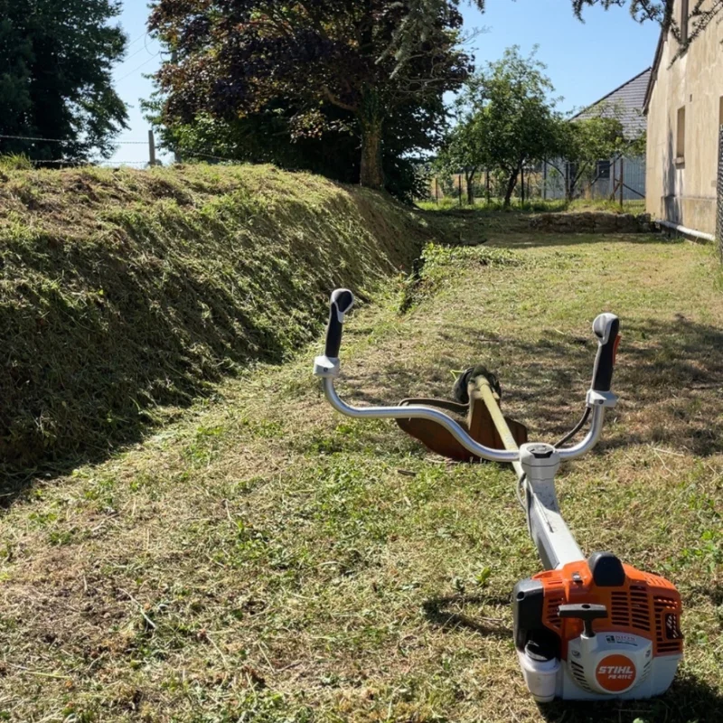 Débroussaillage de fossé — Épinay-sur-Duclair